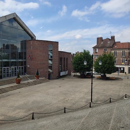 Dans Le Centre Historique Apartment Noyon Exterior foto