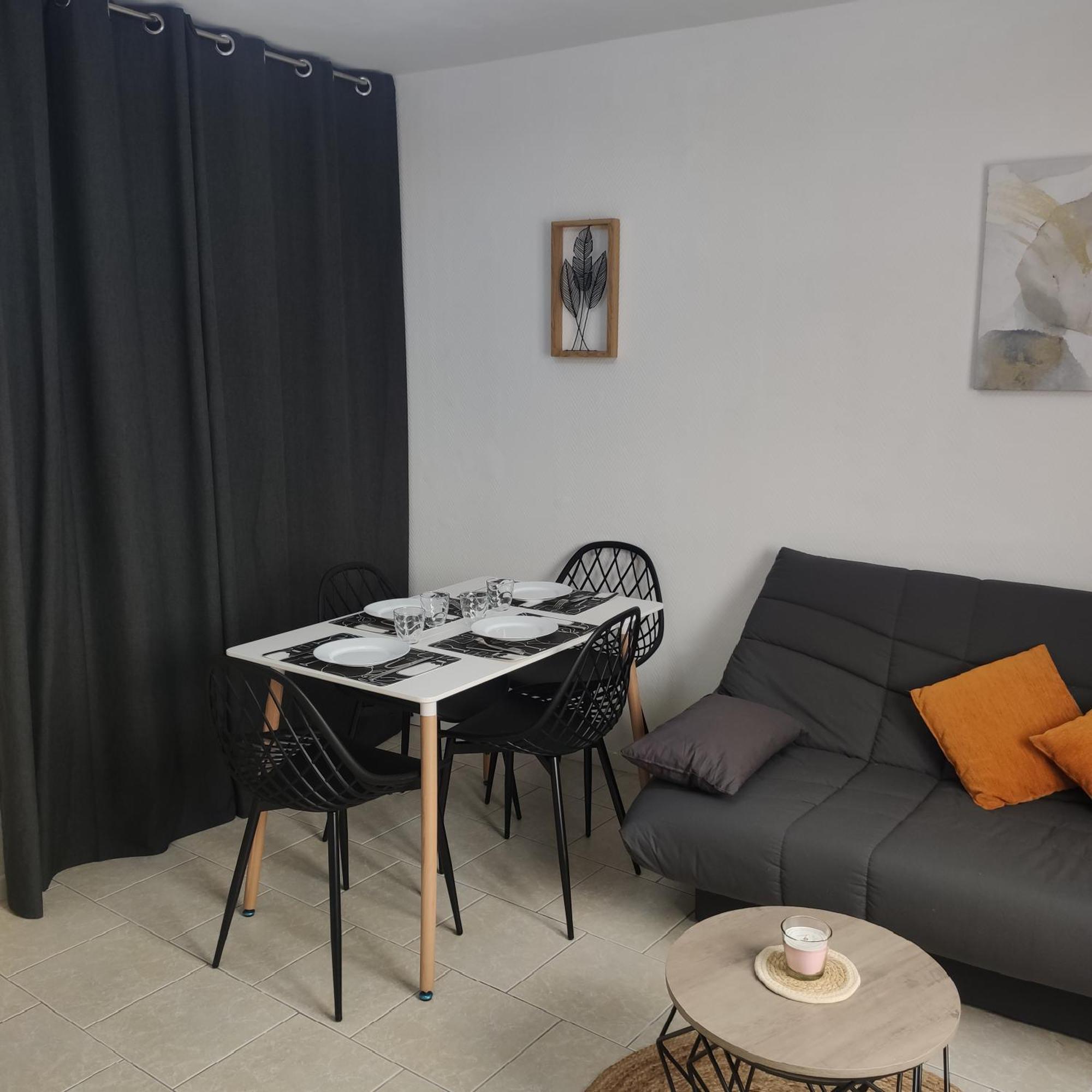Dans Le Centre Historique Apartment Noyon Exterior foto